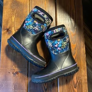Bogs Kids Neo Classic Insulated Winter Boot Big Kid size 12 black purple floral